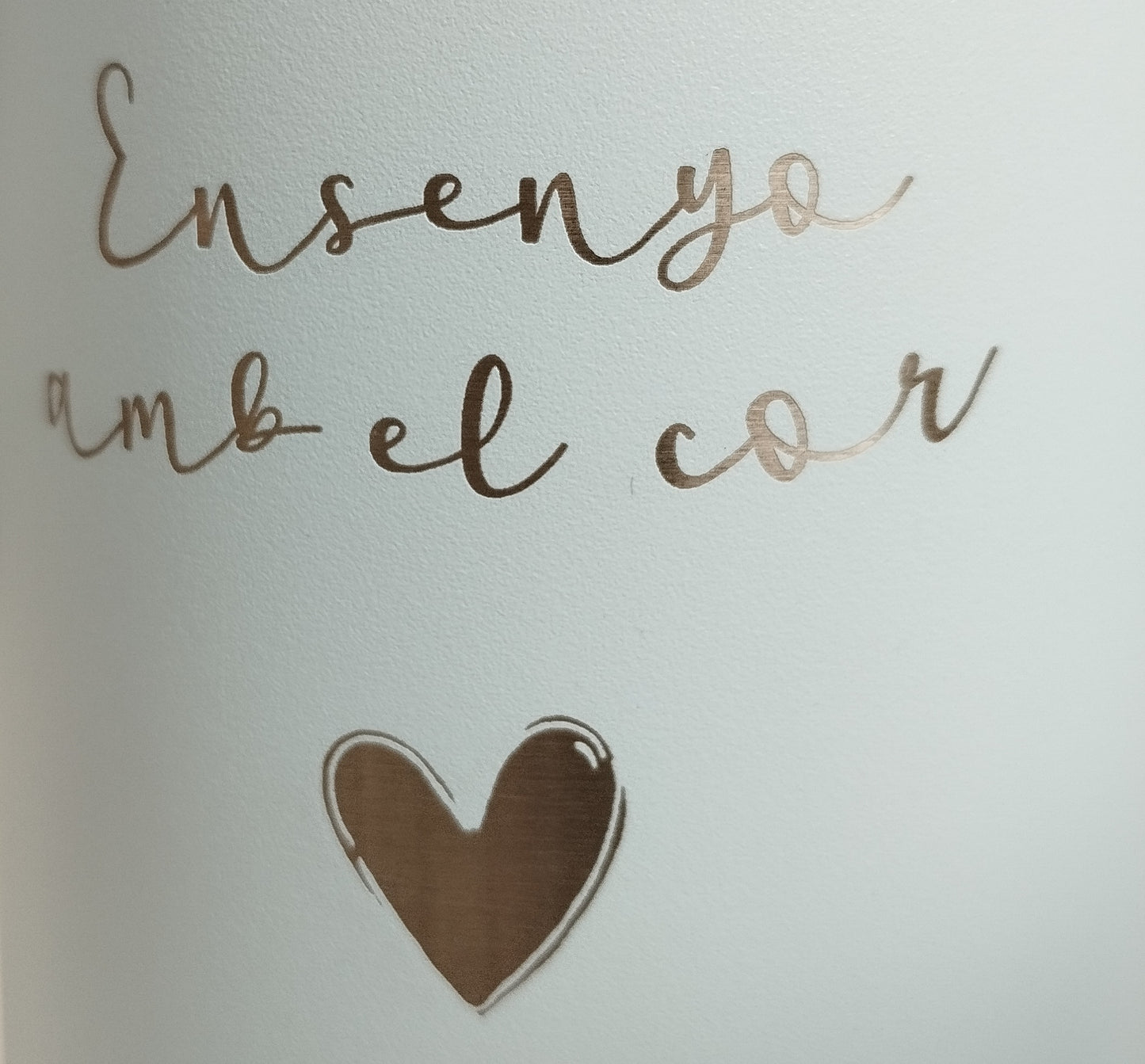 Caja de experiencias "Mil gracias profe" + botella Runbott "Enseño con el corazón"